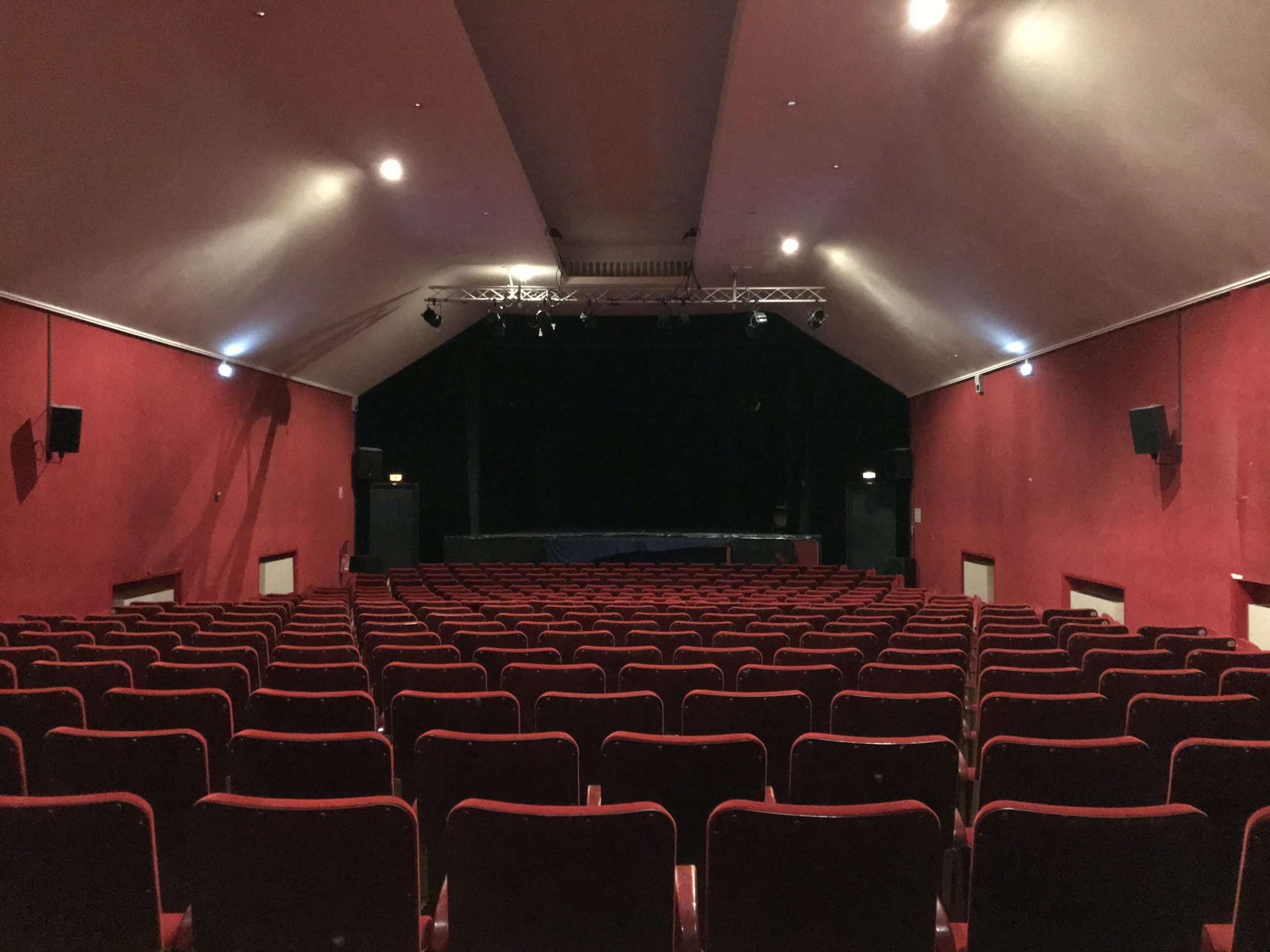 18_salle_cimena_avant